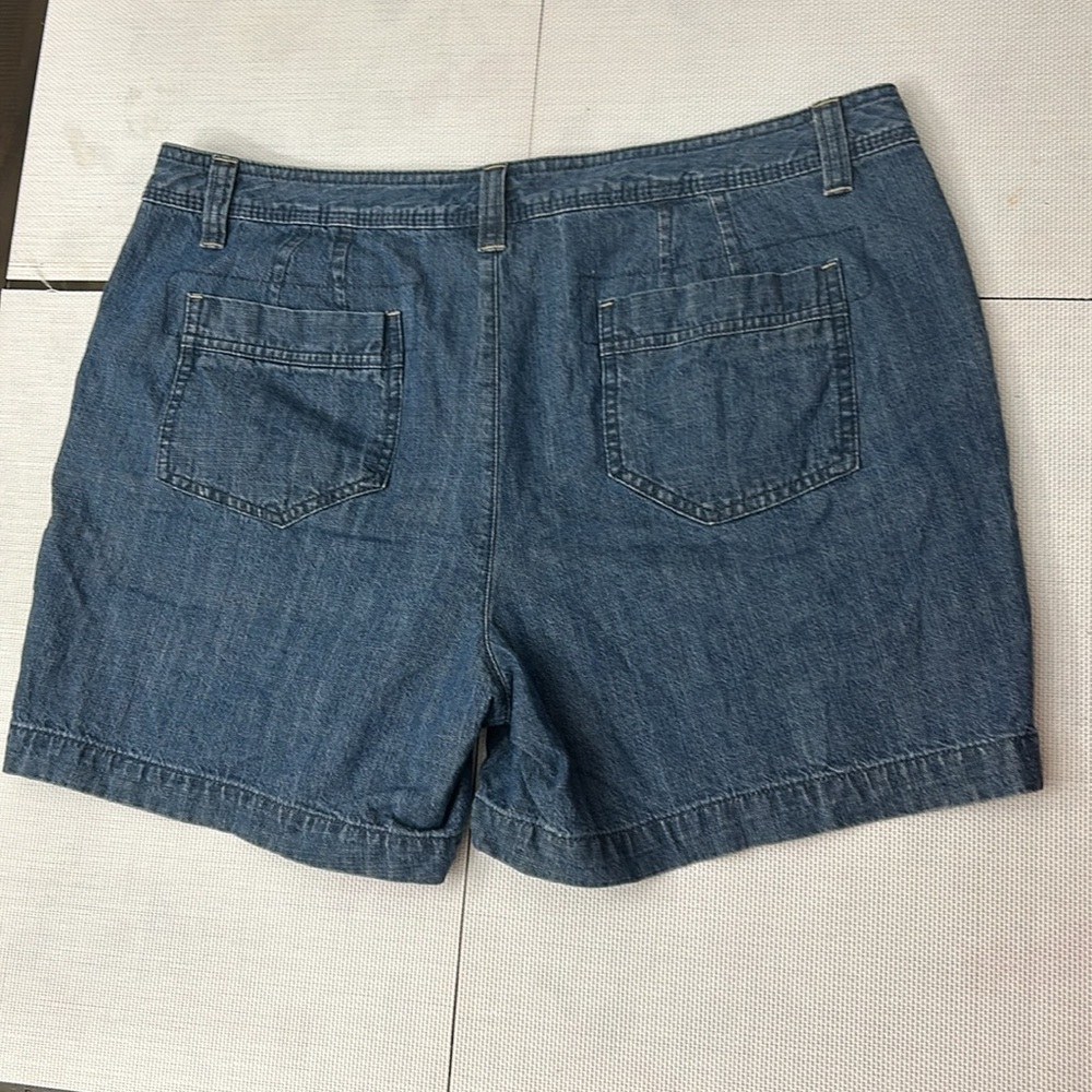 Natural Reflections Jeans Shorts, Women's Size 12, Blue Denim, Mid Rise - Picture 2 of 9